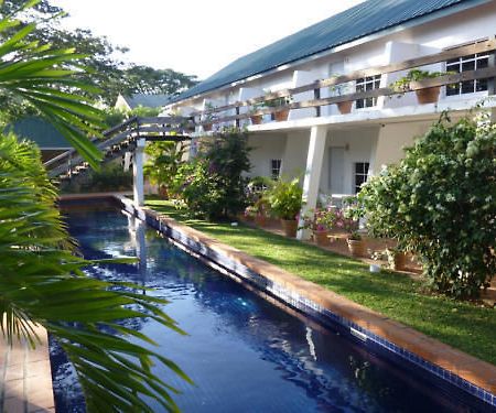 Summerland Suites Bon Accord Village Exterior photo