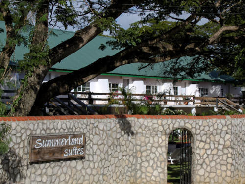 Summerland Suites Bon Accord Village Exterior photo